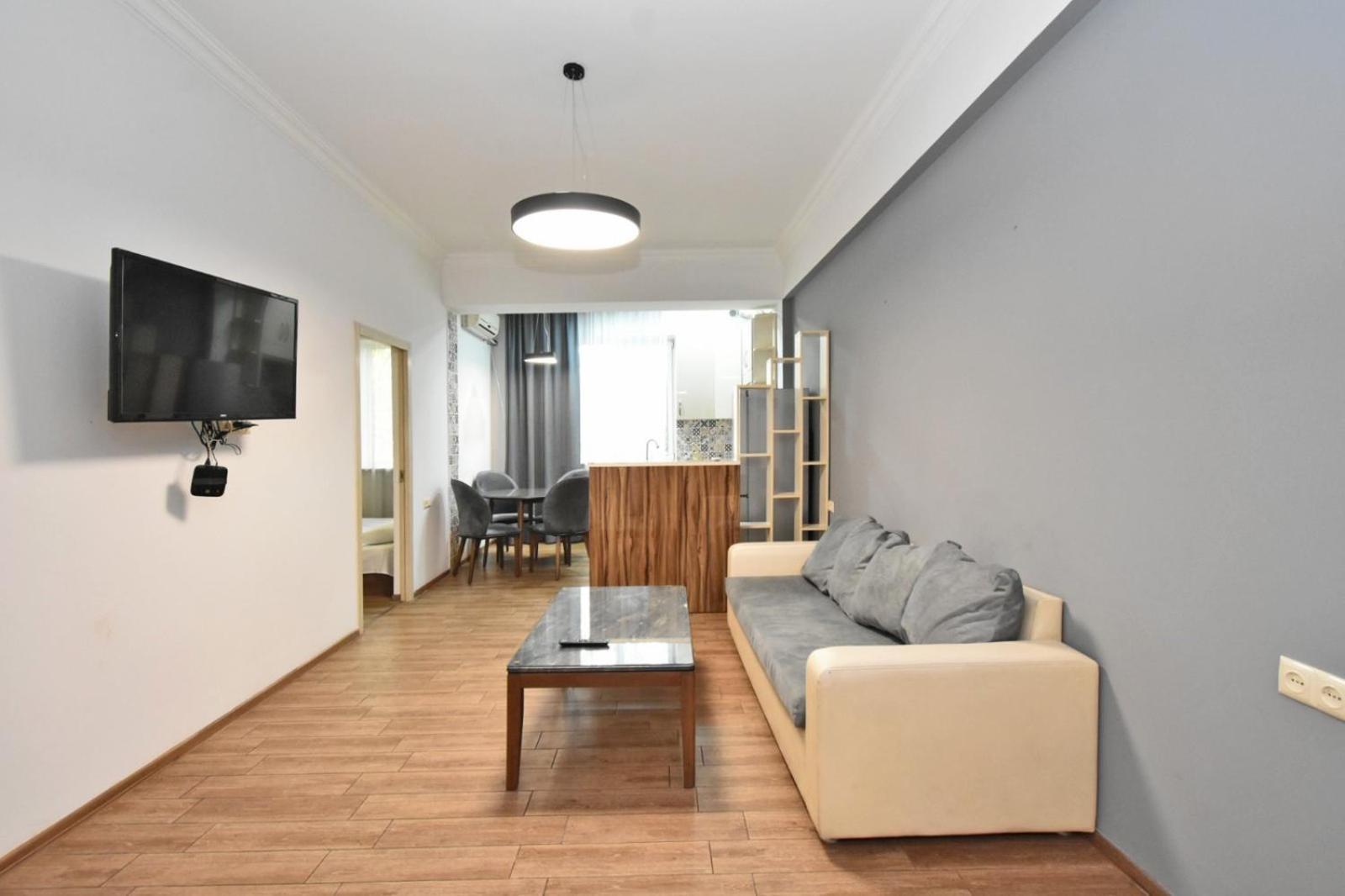 Rent Inn Yerevan On Chaykovski Street Esterno foto