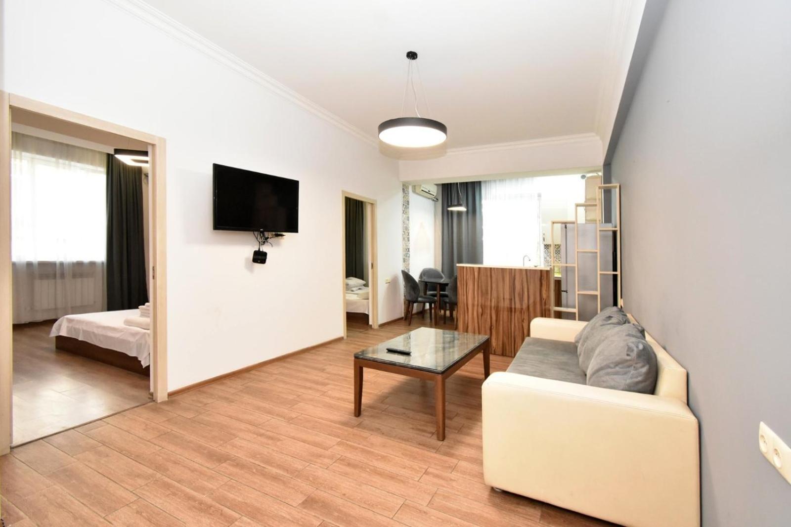 Rent Inn Yerevan On Chaykovski Street Esterno foto
